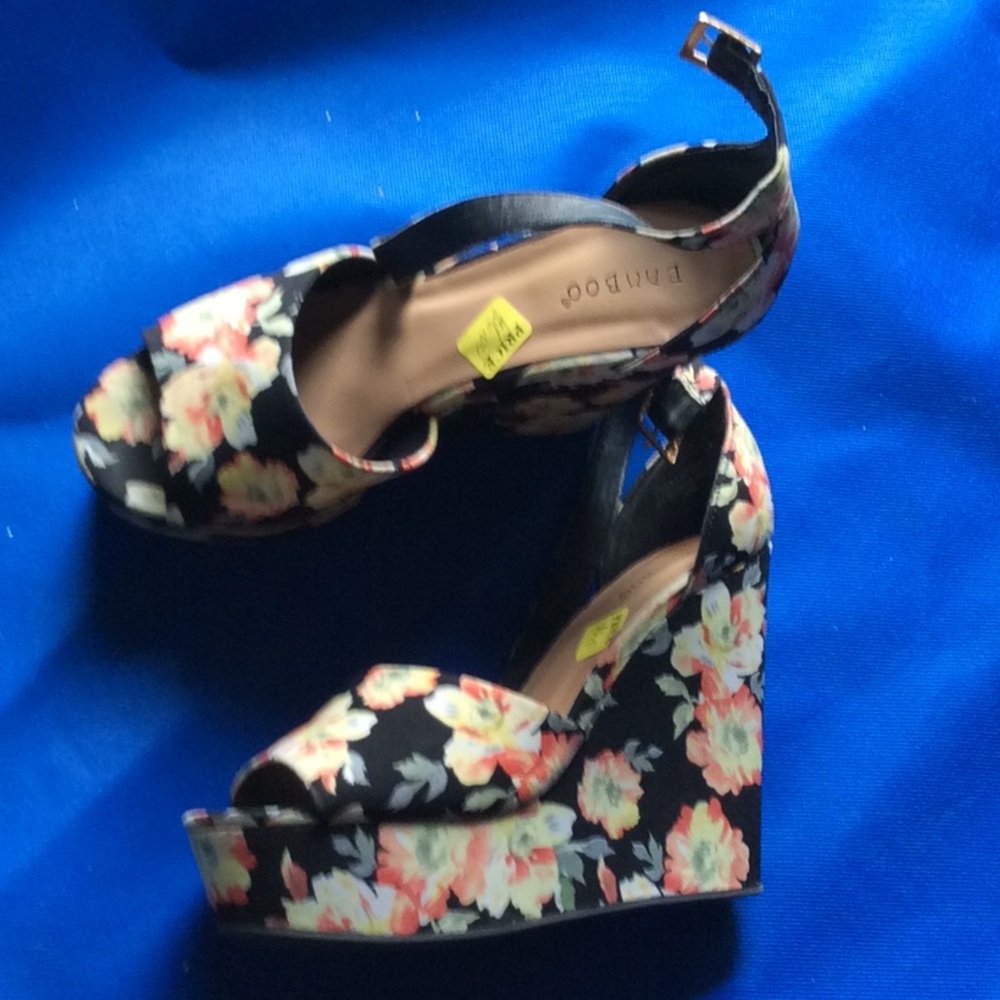 Floral wedge heels